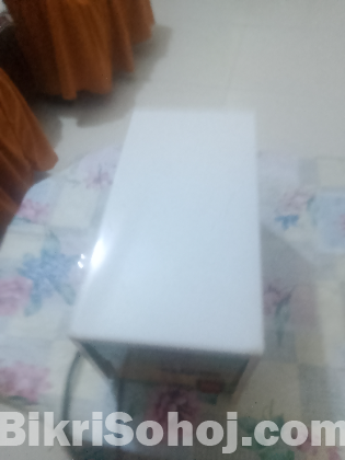 ১২ ভোল্টের দুইটি ব্যাটারি ও ১২ ভোল্টের একটি চার্জার